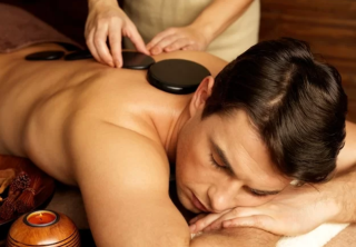 Massage Đá Nóng: Bí Quyết Giúp Thư Giãn Tối Đa